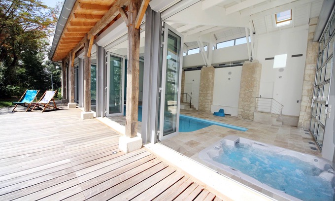 Auvillar Casa | Casas de lujo para dormir 4-10 piscinas climatizadas al aire libre y en el interior, jacuzzi, tenis