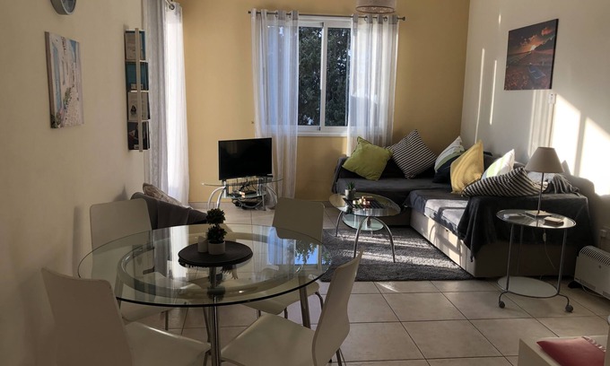 Universal Apartamento | Hermoso apartamento soleado con wifi y TV del Reino Unido en un impresionante complejo