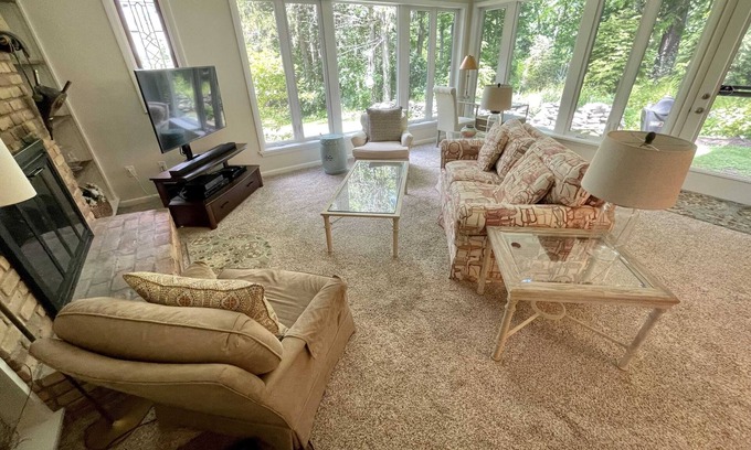 Skaneateles Casa | Beautiful Sunsets, Lake view. Only 1.5 miles to Downtown Village!