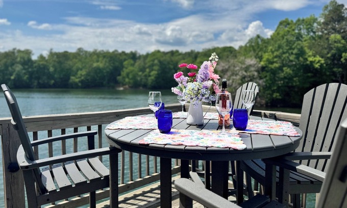 Moneta Casa | Beautiful! SUPs, Fire Table, Game Room, Party Dock, Deep Cove, Fast WIFI,Pets OK