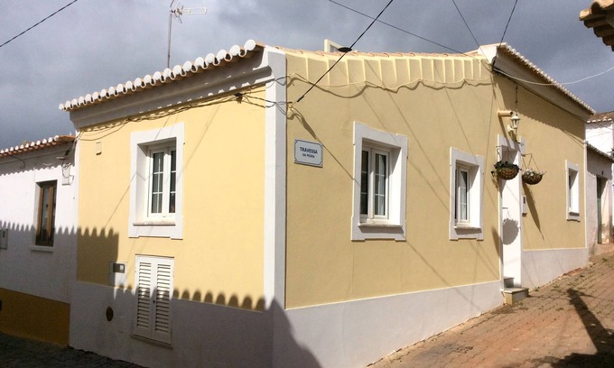 Figueira Cabaña | Hermosa casa de un dormitorio simpáticamente renovada en pueblo tradicional