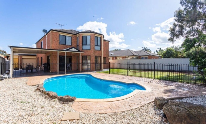 Tarneit Casa | Beautiful Tarneit Family Home with Pool