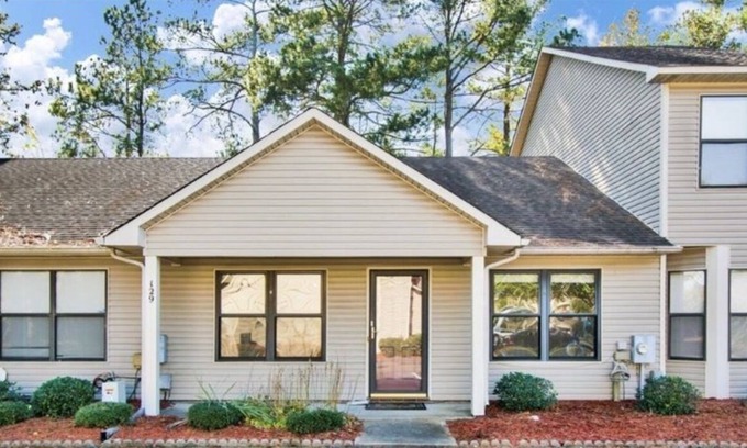 Fayetteville Casa | Beautiful Townhouse in quiet neighborhood!