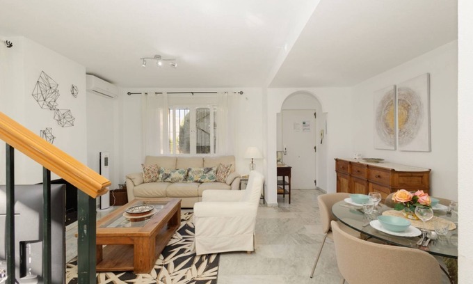 Marbella Chalet De Esquí | Casa vacacional directamente en la playa en Costabella, Marbella