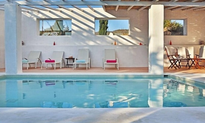 South Rhodes Villa | Hermosa villa tradicional de estilo bohemio con piscina climatizada y libre de cloro