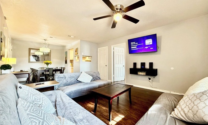 South Side Apartamento | Beautiful Two bedroom two bath first floor apartment,20 minutes to beach