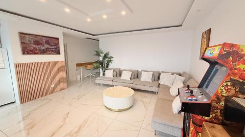 Asiatique Apartamento | Beautiful two bedroom apartment in Paris with parking