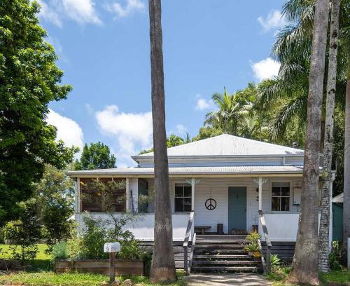Bangalow Casa | Beautiful Unique Cottage -Pet-Friendly-walk to town
