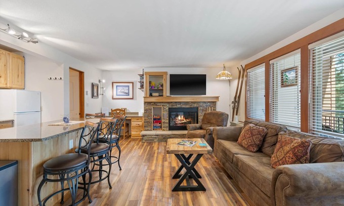 Bend Condominio | Beautiful updated one bedroom condo at Seventh Mountain Resort.