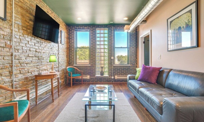 Chicago Apartamento | Beautiful Urban Loft Style Apt* Safe Secure* Great Location* 2 Bedrooms*