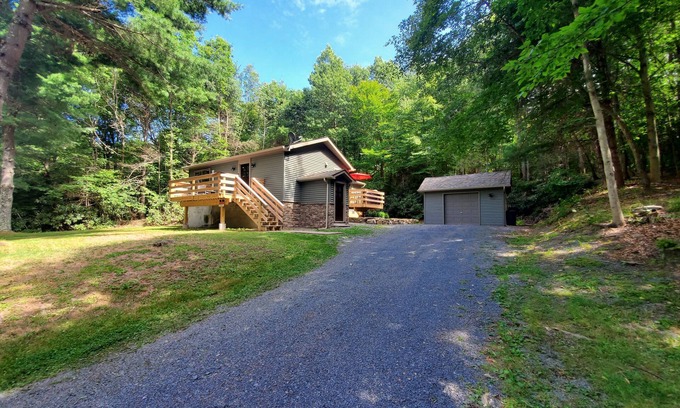 Tunkhannock Township Casa | Beautiful, quiet place in the woods
