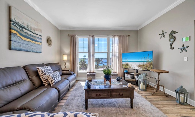 Upper Grand Lagoon Condominio | ⭐Beautiful Views-Resort Pool-Spa-Reflections 402⭐