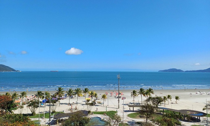 Boqueirao Apartamento | Beautiful view of the sea and waterfront gardens!