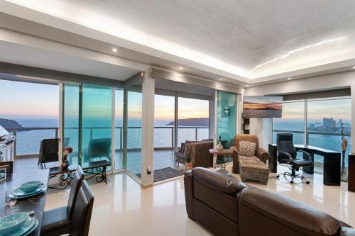 Zona Dorada Apartamento | Beautiful View on the 23rd Floor Beach Front
