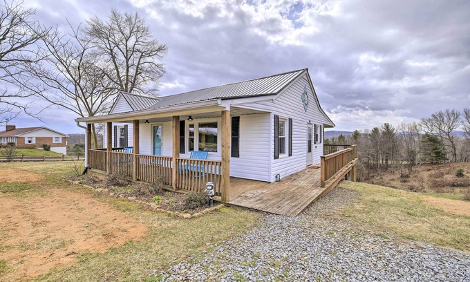 Sparta Casa | Beautiful Views & Gas Grill: Sparta Getaway!