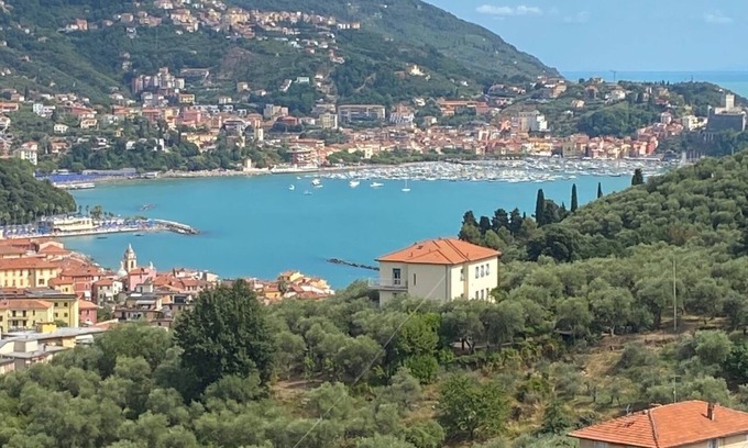 San Terenzo Apartamento | Beautiful views over Lerici and ten minutes' walk to the sandy beach at Baia Blu