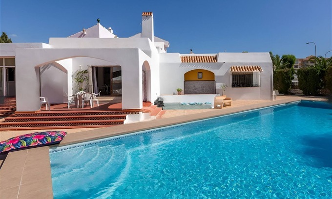 Roquetas de Mar Villa | Preciosa Villa | Piscina Privada y Jardín, cerca de la Playa y del Campo de Golf