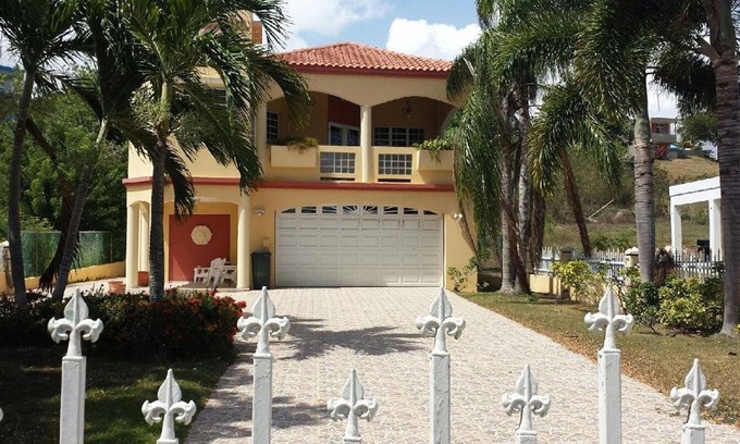 Puente Villa | Hermosa villa de 4100 pies cuadrados con WiFi, mira nuestro video, contacta para conocer la disponibilidad