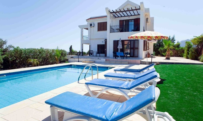 Edremit Villa | Hermosa villa, Edremit con piscina privada, todas las comodidades, wifi, impresionantes vistas