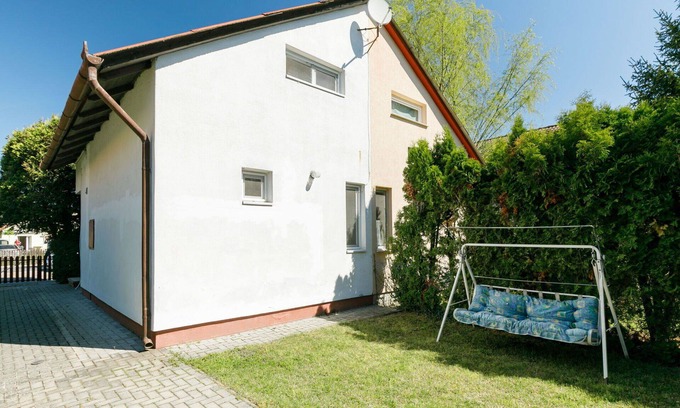 Balatonlelle Casa | Preciosa casa de vacaciones con WIFI, A/C, TV, terraza, mascotas permitida y aparcamiento