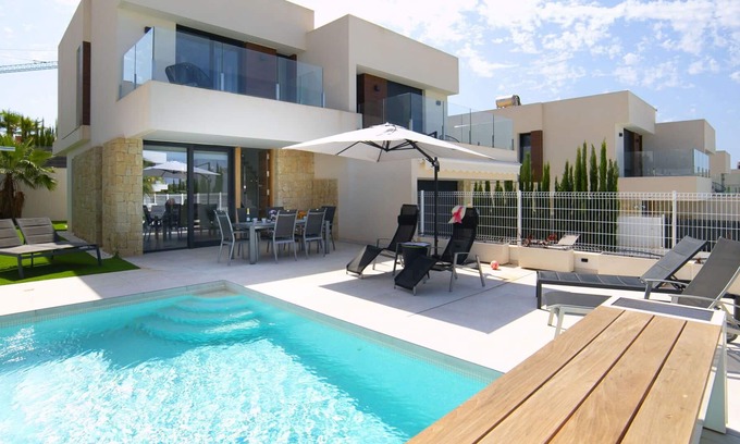Finestrat Casa | Beautiful villa for 6 guests with WIFI, private pool, A/C, TV and terrace