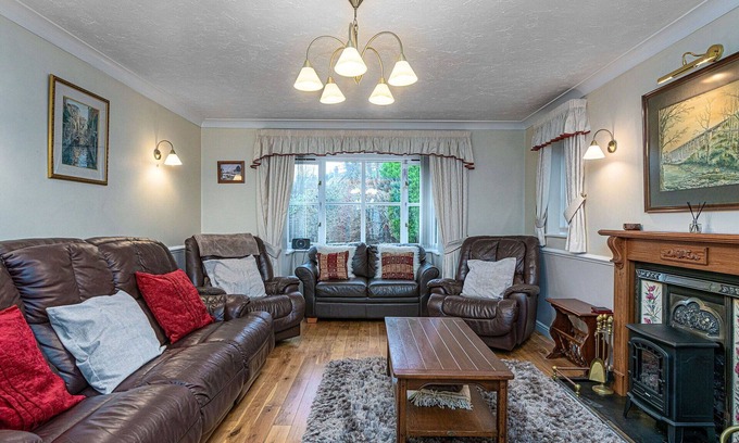Llangollen Casa | Maravillosa casa de vacaciones para 10 personas con WIFI, TV, mascotas permitida y aparcamiento