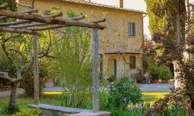 Scandicci Villa | Maravillosa casa de vacaciones con piscina, WIFI, TV, patio y vista panorámica, cerca de Florencia