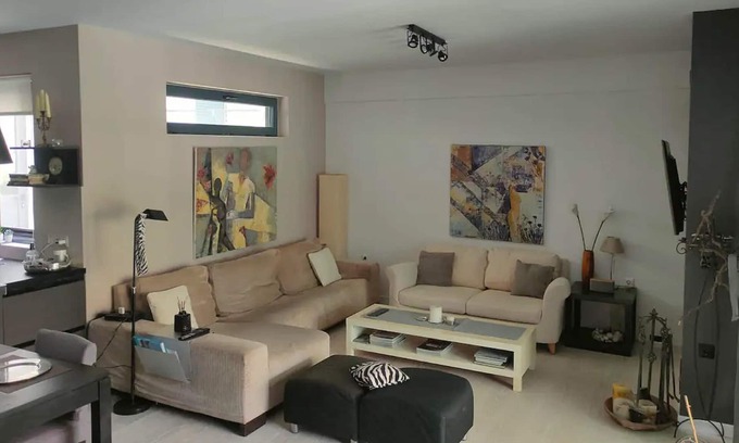 Pallini Villa | Hermosa villa en Gerakas con jardín