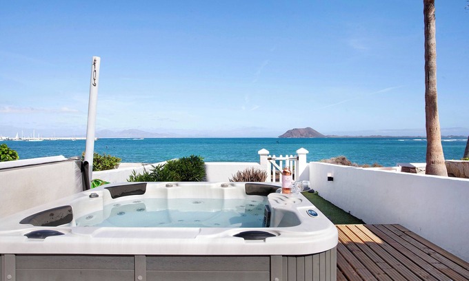 Corralejo Villa | Preciosa Villa "Lujo Frente al Mar" Directamente Junto a la Playa con vistas al mar