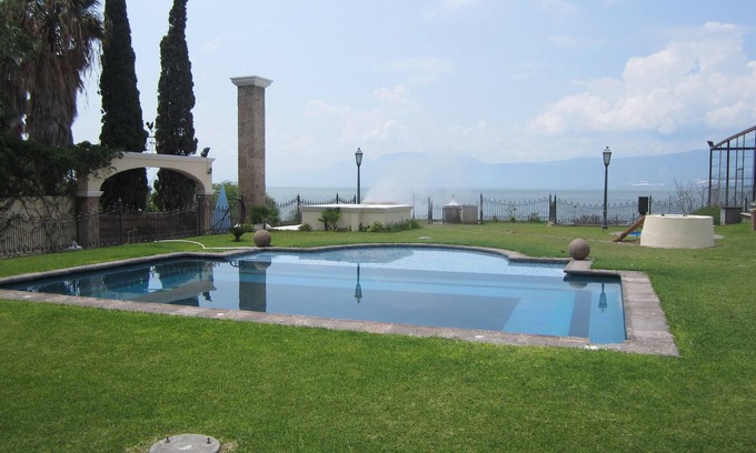 Raquet Club Villa | BEAUTIFUL VILLA BYE THE LAKE