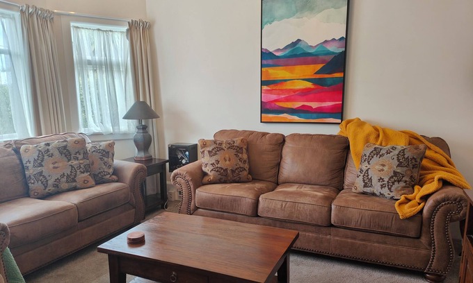Woolston Casa | Beautiful villa near everything!