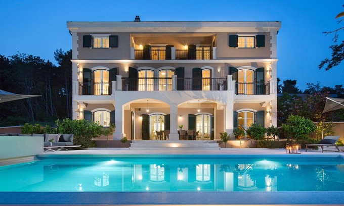Cizici Villa | Beautiful Villa Veglia Palace