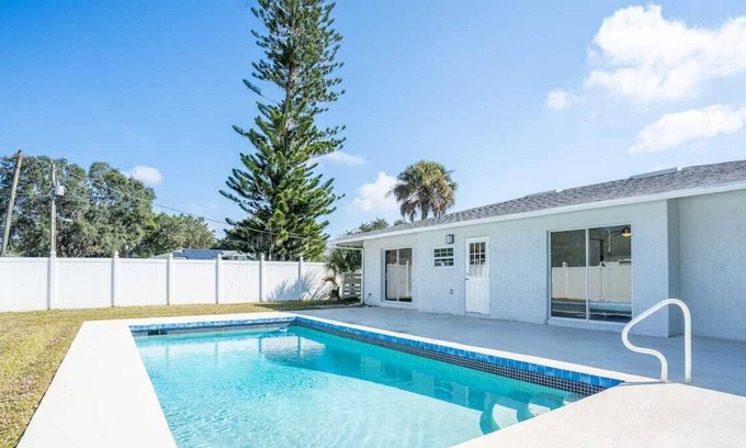 Braden River Casa | Beautiful Villa w/ a Private Pool near Siesta Key