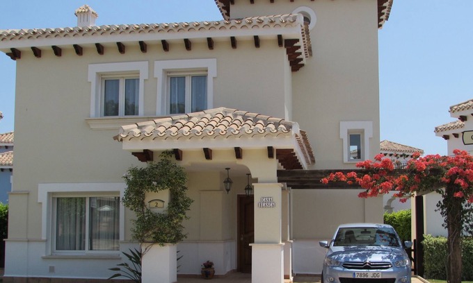 Torre-Pacheco Villa | Hermosa villa con gran piscina climatizada, wi-fi y aire acondicionado en todas las habitaciones.