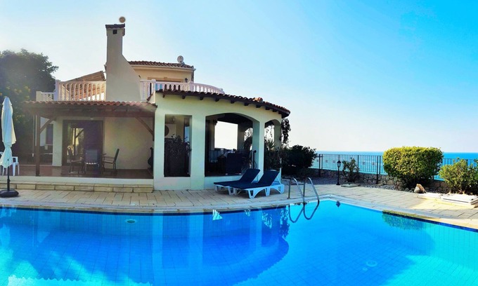 Esentepe Villa | Hermosa villa con increíbles vistas al mar y montaña en Esentepe, Kyrenia