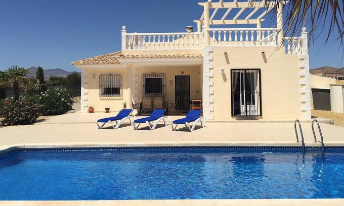 Locaiba Villa | Hermosa villa con huerto propio, piscina privada grande y lujosa área sombreada