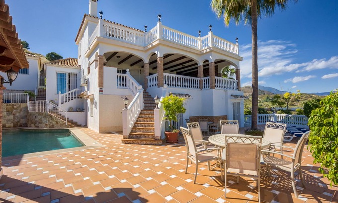 Marbella Villa | Hermosa Villa con piscina privada en Puerto Banús, Marbella, España