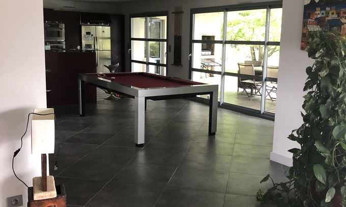 Pessac Casa | Beautiful villa with pool near the golf course