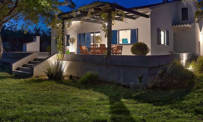 Garica Cabina | Hermosa villa en Vrbnik con piscina