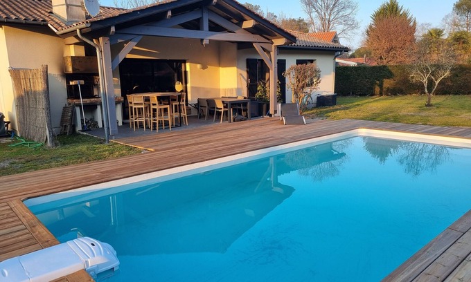 Mezos Casa | Hermosa Casa Moderna Cerca de un Viejo Péqueno Pueblo Situada a 10mn del Océan