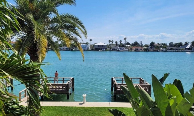 Treasure Island Condominio | Beautiful waterfront condo on intercoastal in Treasure Island