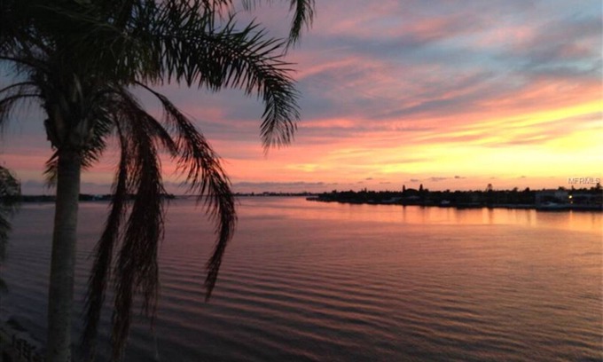 St. Petersburg Condominio | ¡NUEVO EN HOMEAWAY! 2BR, unidad de condominio de 2 baños en la tranquila bahía de Boca Ciega
