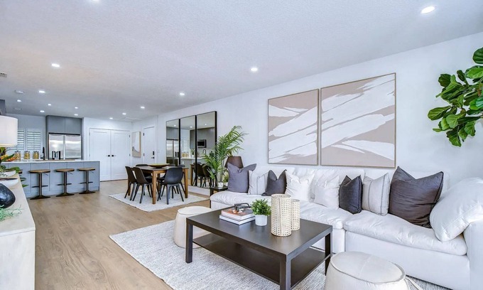 Wesley Chapel Condominio | Beautiful Waterfront Condo w/ Balcony, Sunsets & Modern Amenities in Wesley Chapel!