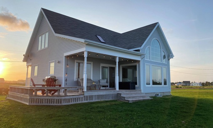 New London Cabaña | Beautiful Waterfront cottage in New London