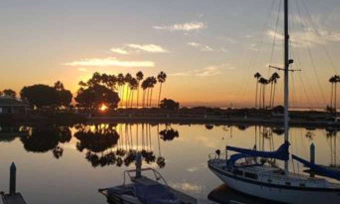Coronado Cays Condominio | Beautiful waterfront east facing fully furnished upstairs condo.