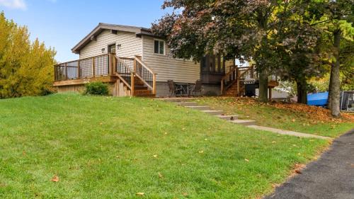 Greater Napanee Casa | Beautiful Waterfront Family -Fishing Escape!
