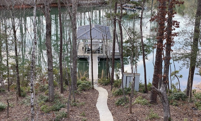 Seneca Casa | Beautiful waterfront home on a private cove in Lake Keowee w/ hot tub