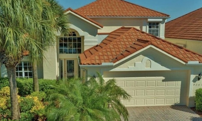 Fort Myers Casa | Beautiful Waterfront Golf House!