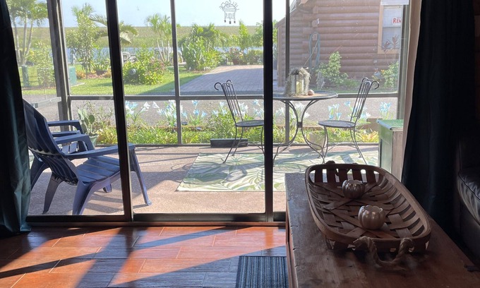 Okeechobee Cabina | Beautiful Waterview Cabin with dock and access to Lake Okeechobee