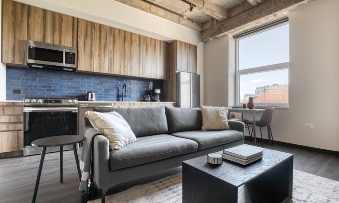 Near West Side Apartamento | Beautiful West Loop Jr 1BR w/ Gym, near Fulton Market, by Blueground